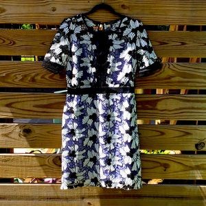 ROMEO&JULIET COUTURE BLACK AND WHITE FLORAL LACE WITH LAVENDER LINING SZ M